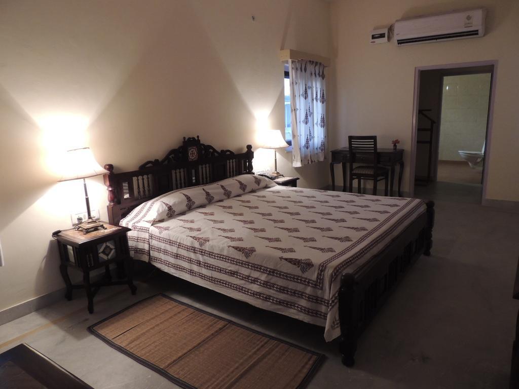 Hotel Santha Bagh Kukas Esterno foto