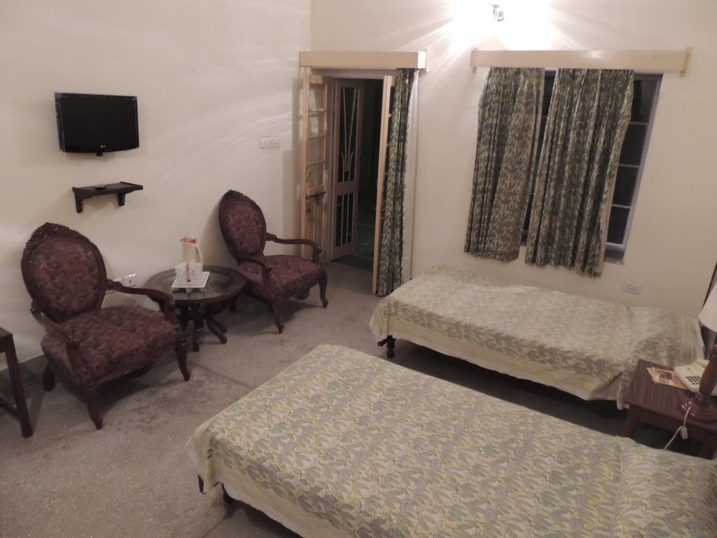 Hotel Santha Bagh Kukas Camera foto